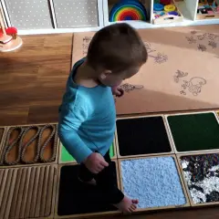 Ścieżka sensoryczna: Rozwiń zmysły dziecka! DIY i gotowe