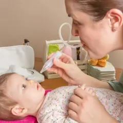 Spacer z dzieckiem z katarem: Kiedy tak, a kiedy nie?