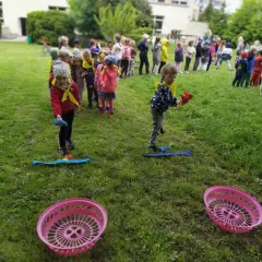 Rodzinne zawody sportowe: Pomysły, organizacja i silne więzi!