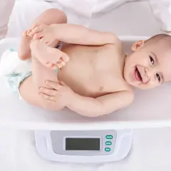 Waga niemowlaka: Normy, siatki centylowe i kiedy się martwić?