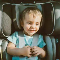 Czy dziecko może jechać z przodu? Kluczowy wzrost i airbag!