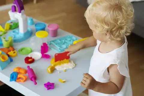 10-miesięczne dziecko: Sensoryczne zabawy dla rozwoju i bezpieczeństwa