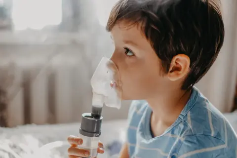 Sól fizjologiczna dla dzieci: Inhalacje kiedy, jak, którą wybrać?