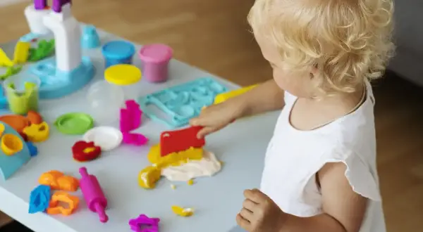 10-miesięczne dziecko: Sensoryczne zabawy dla rozwoju i bezpieczeństwa