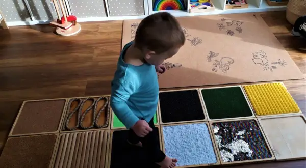 Ścieżka sensoryczna: Rozwiń zmysły dziecka! DIY i gotowe