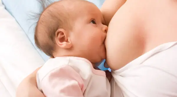 Zmęczona mama? Ssanie nieodżywcze: zrozum i znajdź spokój.