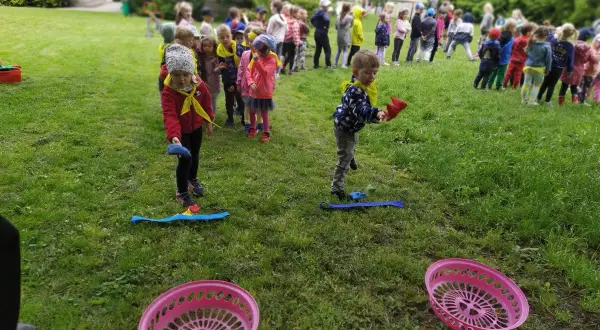 Rodzinne zawody sportowe: Pomysły, organizacja i silne więzi!