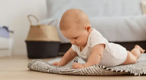 Wysoki podpór u niemowlaka: Kiedy się martwić, jak wspierać rozwój?