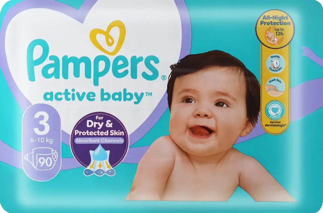 dziecko w pieluszce pampers 3 na wadze