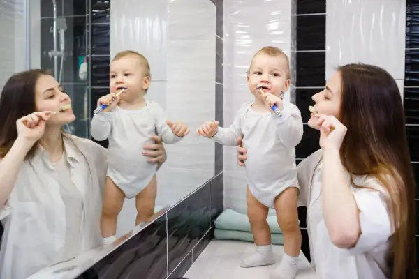 Mycie zębów roczniakowi: Skuteczne triki bez płaczu!