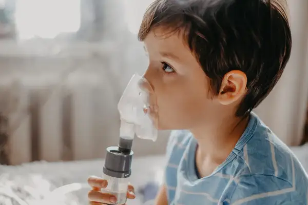 Sól fizjologiczna dla dzieci: Inhalacje kiedy, jak, którą wybrać?